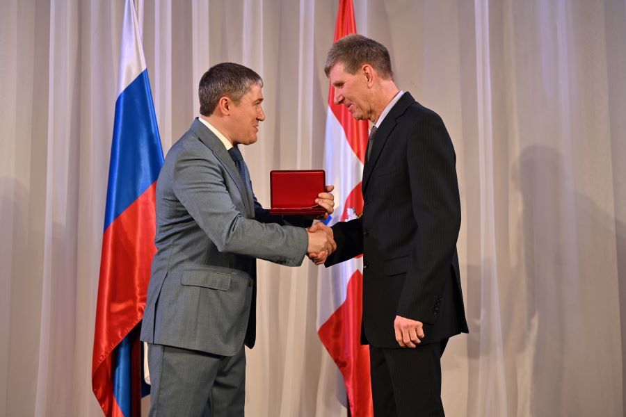 Заслуженно и почетно