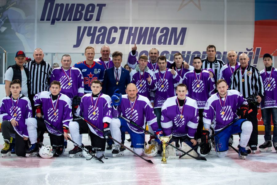Кубок – в руках хоккеистов «Метафракс Кемикалс»